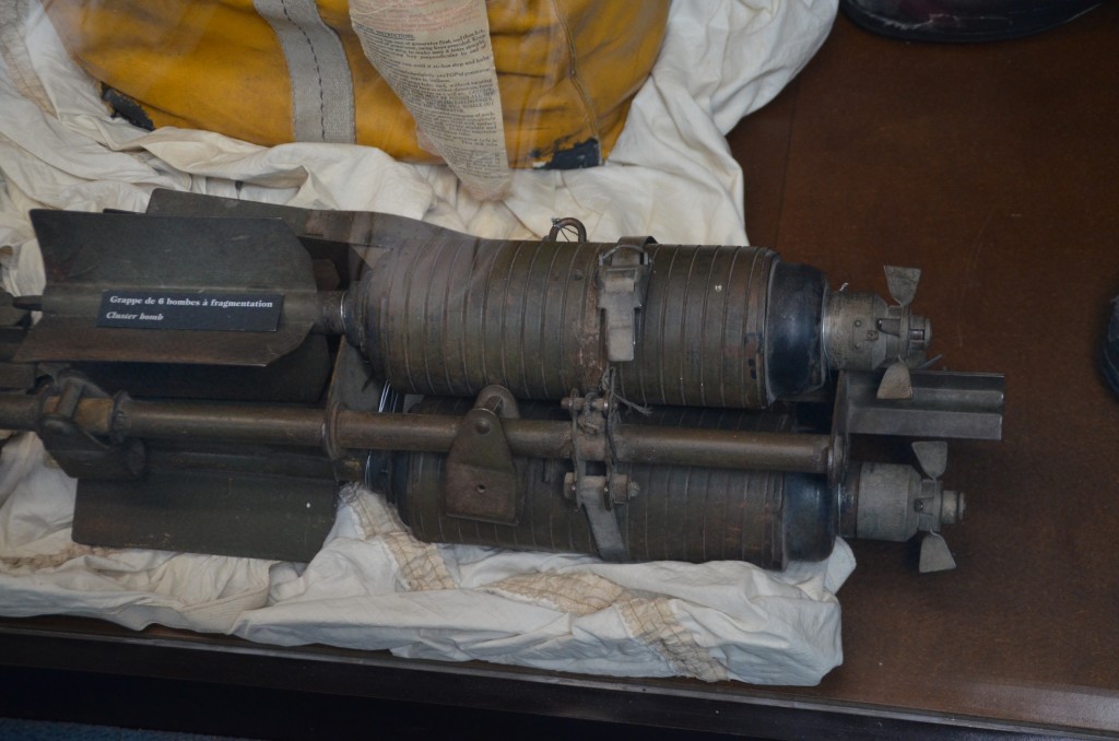 Grappe de 6 bombes à fragmentation (cluster bomb)